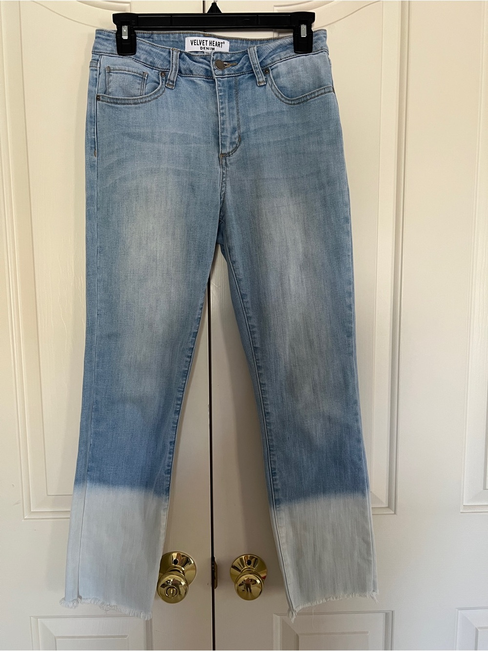 Kensie Light Blue Straight Leg Jeans with Bleached Dip Hem 
Size 4/27